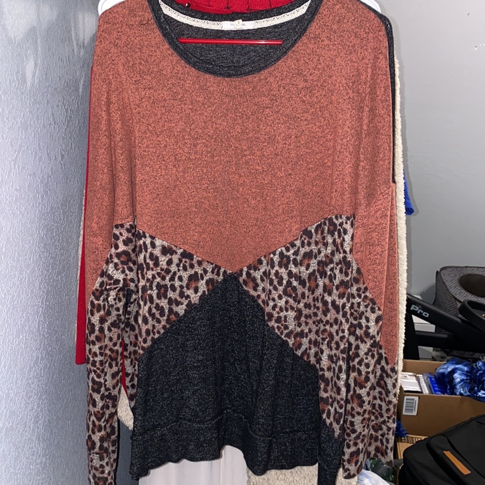 Multicolored/leopard top